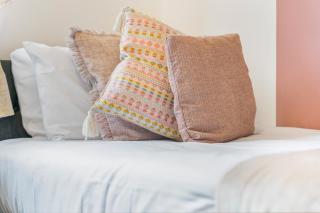 Modern 2BR Apartment, Sleeps 5, Free Wi-Fi, Parking Included - 1