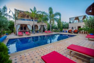 Domaine avec gouvernante 5 chambres, piscine, hamam et ferme pédagogique sur un hectare - 0