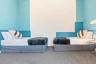 Spacious 2BR Apartment, Sleeps 5, Wi-Fi & Parking - 5