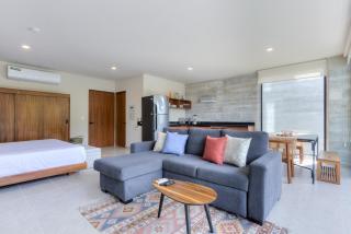 Centrally located apartment with a pool - 7