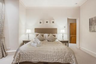 Elegant 3-Bedroom Kensington Flat near Earls Court - 3