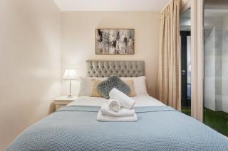 Elegant 3-Bedroom Kensington Flat near Earls Court - 1