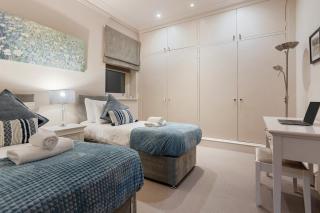 Elegant 3-Bedroom Kensington Flat near Earls Court - 5