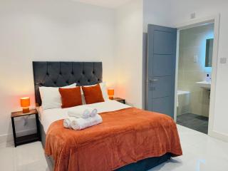 2 Bedroom 2 Bathroom House in Croydon - 6