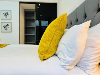 2 Bedroom 2 Bathroom House in Croydon - 1