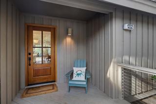 GL1232: 1232 Greenslake - 1