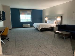 Holiday Inn Express & Suites Bridgeport by IHG - Bridgeport - 3