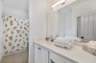 AV8-30: 8 30th Avenue - 4