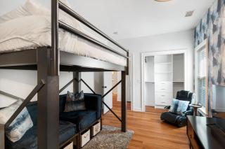 AV8-30: 8 30th Avenue - 1