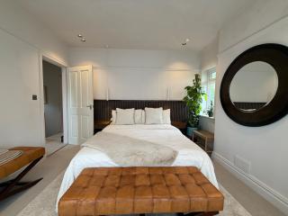 Private King Room - Near AZ and Train Links - 7