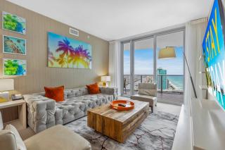 EXCLUSIVE RESORT - OCEANFRONT 2BD 2BA CONDO, HiGH FLOOR, ROOFTOP POOL AND HOT TUB, STEPS TO BEACH - 0