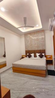 Hotel Pilgrim walking distance From Golden Temple - 7