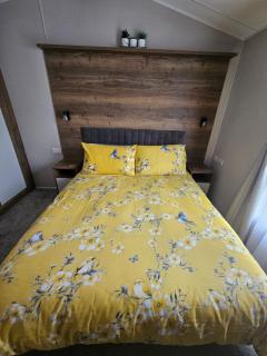 Billing Aquadrome Holiday Park Fishing Lakes Gold Caravan - 8