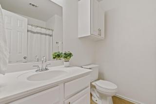 Spacious 8-Bed Home Near Tesla & Samsung Plants - 6