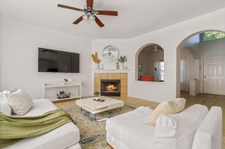 Spacious 8-Bed Home Near Tesla & Samsung Plants - 2