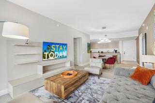 EXCLUSIVE RESORT - OCEANFRONT 2BD 2BA CONDO, HiGH FLOOR, ROOFTOP POOL AND HOT TUB, STEPS TO BEACH - 2