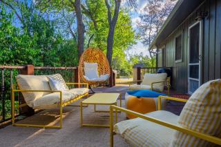 Zen Bungalow - Hot Tub & Close to Main - 7