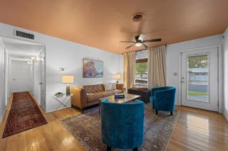 Zen Bungalow - Hot Tub & Close to Main - 3