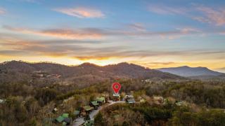 Spacious 4BR 4BA w Hot tub, Wi-Fi, HOA Pool, Pets - 7