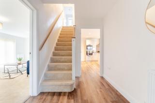 Spacious 4-Bed Contractor Home in Stoke Gifford, Bristol, with access to Bristol Parkway, free parking, and Wi-Fi - 8