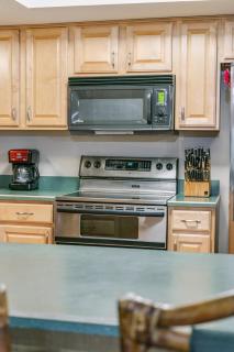 Welcome to Your Serene Waterfront Getaway! - 8