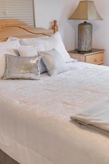 Welcome to Your Serene Waterfront Getaway! - 5