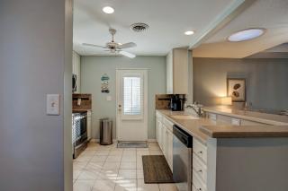 Queens Grant 570 - 9