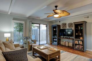 Queens Grant 570 - 8