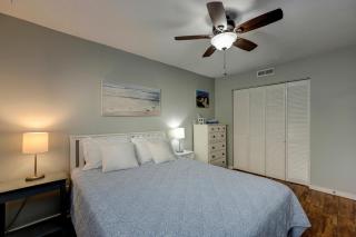 Queens Grant 570 - 2