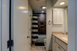 Queens Grant 570 - 1