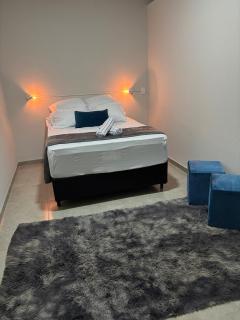 Apto Luxo Centro de Bandeirantes PR - Ar Condicionado, TV Smart, Frigobar,Wifi e Sacada - 0