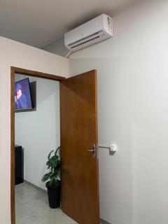 Apto Luxo Centro de Bandeirantes PR - Ar Condicionado, TV Smart, Frigobar,Wifi e Sacada - 5