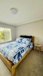 Family friendly Home with views of Manukau and Auckland city - 6