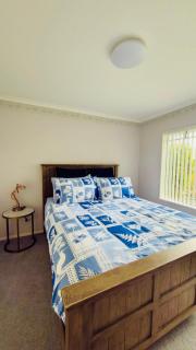 Family friendly Home with views of Manukau and Auckland city - 5