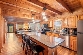 Spacious 4BR 4BA w Hot tub, Wi-Fi, HOA Pool, Pets - 4