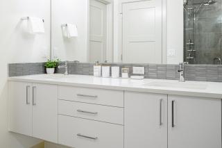 Modern Townhome with Lakeview - 9