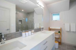 Modern Townhome with Lakeview - 1