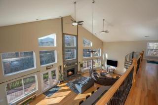 Lakeshore Retreat with Lake Lanier views & hot tub - 4