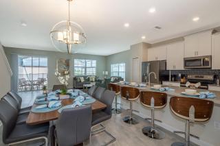 8981AV TOWNHOUSE 5 BEDROOMS & 4 BATHROOMS + POOL - 3