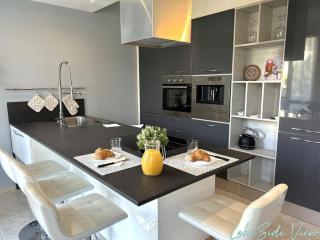 LakeSide View Apartment - 2