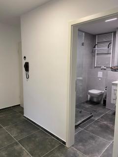 Moderne 2 Zimmer Wohnung Küche und Bad im Zentrum - 9