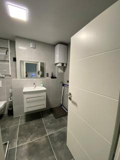 Moderne 2 Zimmer Wohnung Küche und Bad im Zentrum - 4