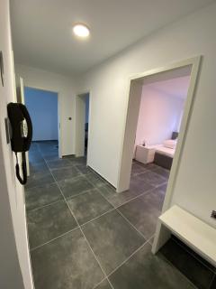 Moderne 2 Zimmer Wohnung Küche und Bad im Zentrum - 3