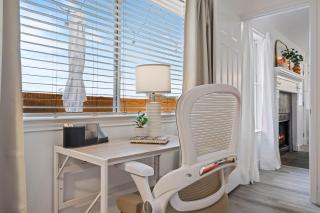 Texas-Style Retreat w Fire Pit, Grill & Ping-Pong - 7