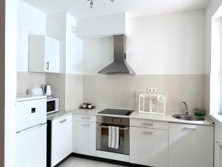 Prime Stay - Deluxe 2 Bedroom Family Apartment with Balcony - Budapest - 5