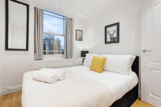 Luxury 3BR Skyline Views Sleeps 7 Fast Wifi - 9