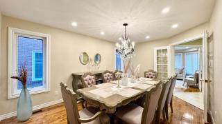 Designer 4BR Retreat, Luxe Living & Family-Friendly Fun - 5