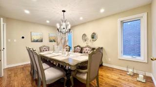 Designer 4BR Retreat, Luxe Living & Family-Friendly Fun - 4