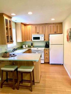 Medford Home And 2 Condos With Pool - 2