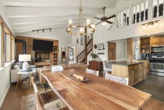 Panoramic Peaks at Alpine by Tahoe Getaways - Pet Friendly, AC, Hot Tub, Shuttle & Stunning Views - 8